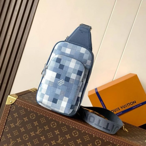 LOUIS VUITTON M28589 黒コーティングキャンバス胸バッグ サイズ:33x16x5.7cm LOUIS VUITTON M28589 黒コーティングキャンバス胸バッグ サイズ:33x16x5.7cm