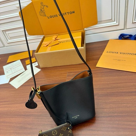 LOUIS VUITTON M25543 ボックスレザー 斜め掛けバッグ レディース斜め掛け 18x16x12cm サイズ:18x16x12cm LOUIS VUITTON M25543 ボックスレザー 斜め掛けバッグ レディース斜め掛け 18x16x12cm サイズ:18x16x12cm