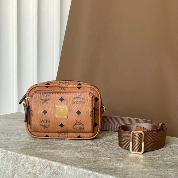 MCM アレン ヴィゼトス X-ミニ斜め掛け サイズ:17x12.5cm MCM アレン ヴィゼトス X-ミニ斜め掛け サイズ:17x12.5cm