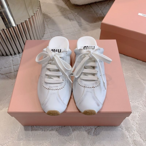 【MIUMIU】新作ドイツトレーニングスリッポンレザースリッポンレディース 【MIUMIU】新作ドイツトレーニングスリッポンレザースリッポンレディース