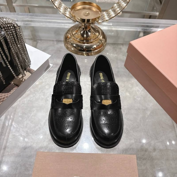 【MIUMIU】25SSラウンドトゥシューズレザーシューズローファーレディース 【MIUMIU】25SSラウンドトゥシューズレザーシューズローファーレディース