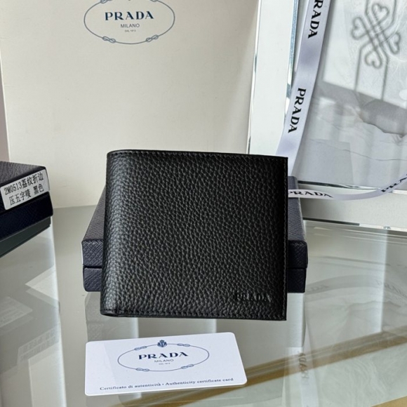 PRADA 2M0513 メンズ短財布 荔枝紋牛皮 サイズ:11x9.5cm PRADA 2M0513 メンズ短財布 荔枝紋牛皮 サイズ:11x9.5cm