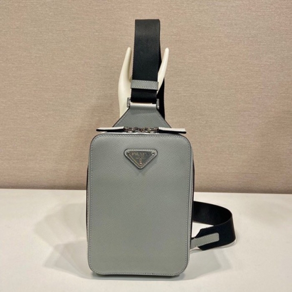 PRADA 2VZ106 胸バッグ サイズ:20x14cm PRADA 2VZ106 胸バッグ サイズ:20x14cm