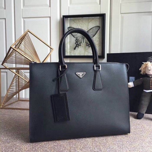 PRADA 2VG030V メンズバッグ サイズ:38x29cm PRADA 2VG030V メンズバッグ サイズ:38x29cm