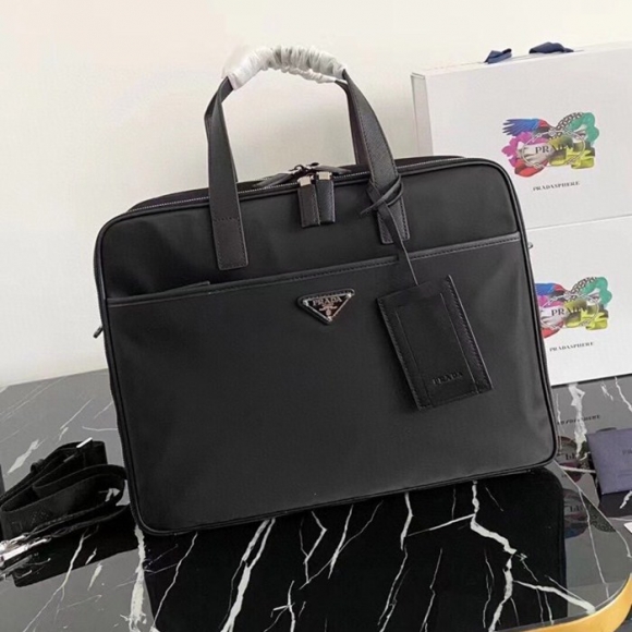 PRADA 2VE407 メンズバッグ 二層 サイズ:39x29x11cm PRADA 2VE407 メンズバッグ 二層 サイズ:39x29x11cm