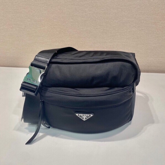 PRADA 2VH038B メッセンジャー サイズ:26x20x10cm PRADA 2VH038B メッセンジャー サイズ:26x20x10cm