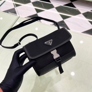 PRADA 2ZH108 スマホバッグ 横型 サイズ:18x12.5x2.5cm PRADA 2ZH108 スマホバッグ 横型 サイズ:18x12.5x2.5cm