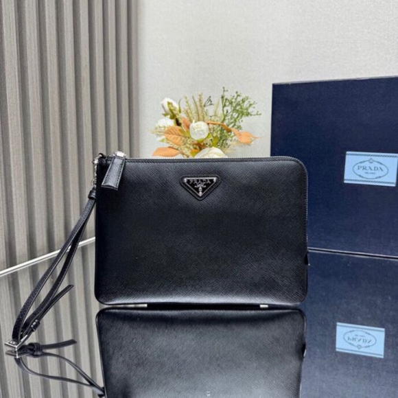 PRADA 2NH024 クラッチバッグ サフィアーノ十字紋 サイズ:24x17cm PRADA 2NH024 クラッチバッグ サフィアーノ十字紋 サイズ:24x17cm
