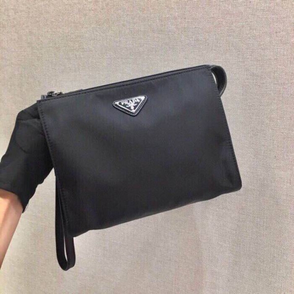PRADA 2NE789 クラッチバッグ ナイロン三角ロゴ サイズ:24x17x6.5cm PRADA 2NE789 クラッチバッグ ナイロン三角ロゴ サイズ:24x17x6.5cm