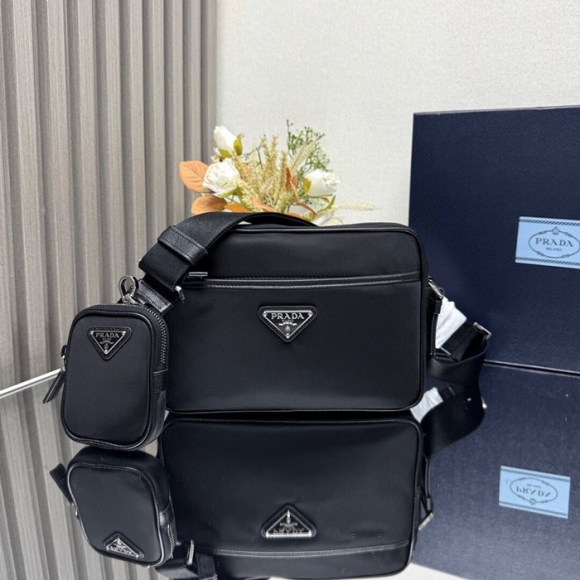PRADA 2VH048 ナイロンショルダー サイズ:23x16cm PRADA 2VH048 ナイロンショルダー サイズ:23x16cm