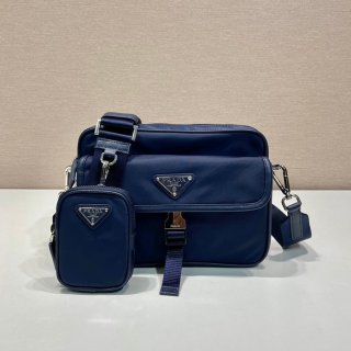 PRADA 新作斜め掛け サイズ:28x20x10cm PRADA 新作斜め掛け サイズ:28x20x10cm