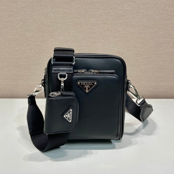 PRADA 新作ブリーフケース サイズ:38x29x10cm PRADA 新作ブリーフケース サイズ:38x29x10cm