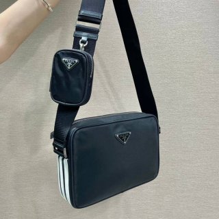 PRADA adコラボ 2VH142 斜め掛け サイズ:25x19cm PRADA adコラボ 2VH142 斜め掛け サイズ:25x19cm