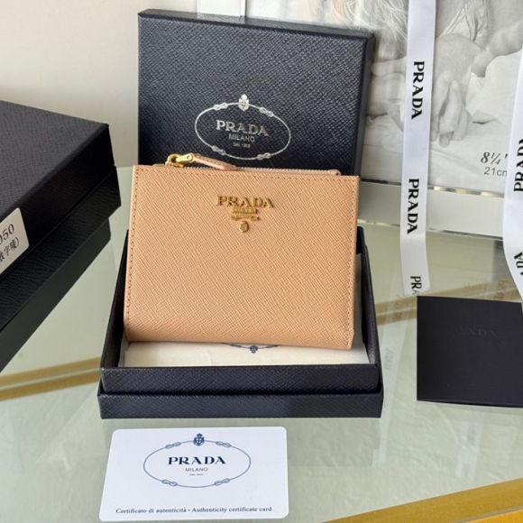 PRADA 1ML050 短財布 サフィアーノ十字紋 牛皮 サイズ:10x9cm PRADA 1ML050 短財布 サフィアーノ十字紋 牛皮 サイズ:10x9cm