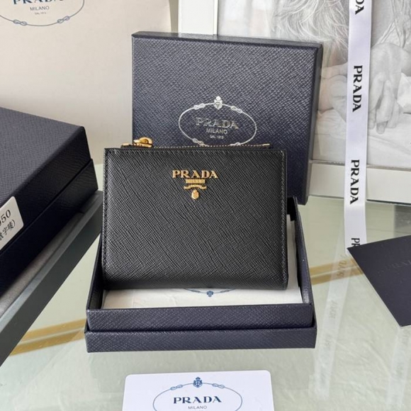 PRADA 1ML050 短財布 サフィアーノ十字紋 牛皮 サイズ:10x9cm PRADA 1ML050 短財布 サフィアーノ十字紋 牛皮 サイズ:10x9cm