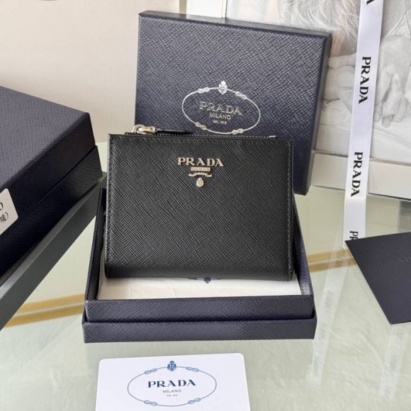 PRADA 1ML050 短財布 サフィアーノ十字紋 牛皮 サイズ:10x9cm PRADA 1ML050 短財布 サフィアーノ十字紋 牛皮 サイズ:10x9cm