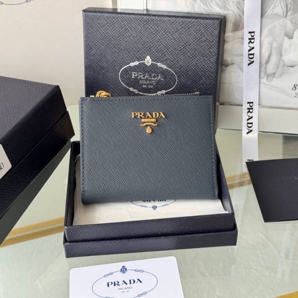 PRADA 1ML050 短財布 サフィアーノ十字紋 牛皮 サイズ:10x9cm PRADA 1ML050 短財布 サフィアーノ十字紋 牛皮 サイズ:10x9cm
