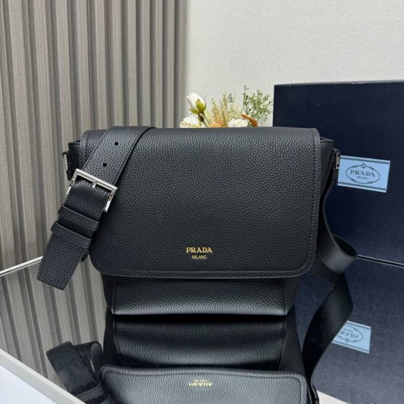 PRADA 2VD069 レザーメッセンジャー サイズ:22x22x12cm PRADA 2VD069 レザーメッセンジャー サイズ:22x22x12cm