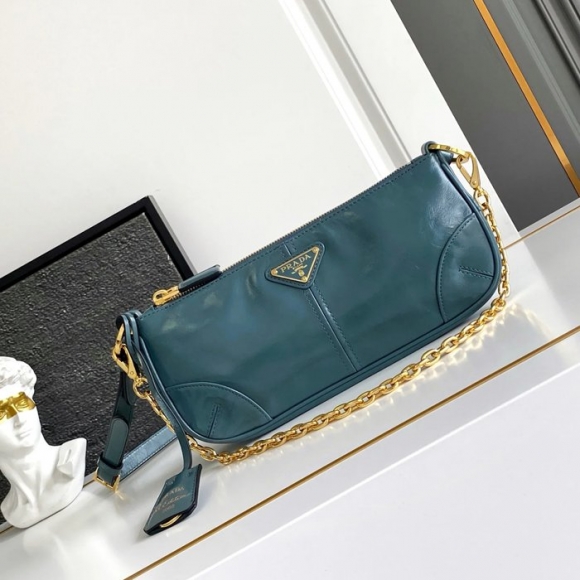 PRADA 1BC221 レザー ホワイト、ゴールド 斜め掛けバッグ、チェーンバッグ チェーン、クラシック 26x12cm サイズ:26x12cm PRADA 1BC221 レザー ホワイト、ゴールド 斜め掛けバッグ、チェーンバッグ チェーン、クラシック 26x12cm サイズ:26x12cm