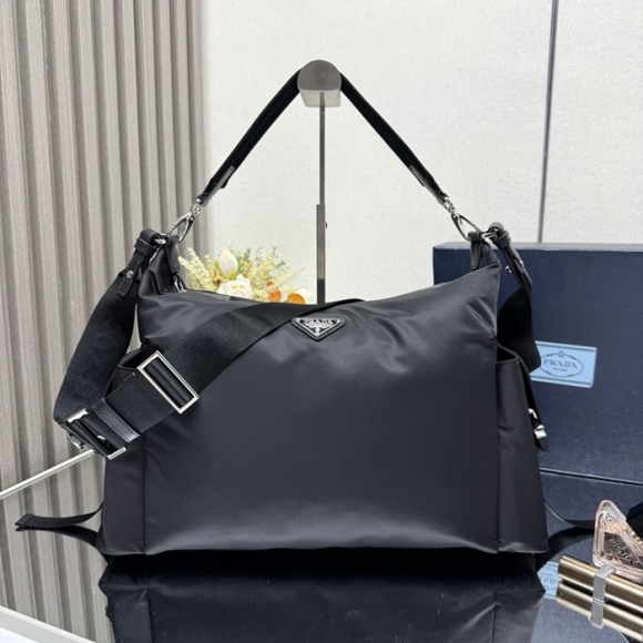 PRADA 2VH204 エクスプロアバッグ エクスプローラー サイズ:43x29.5x15cm PRADA 2VH204 エクスプロアバッグ エクスプローラー サイズ:43x29.5x15cm