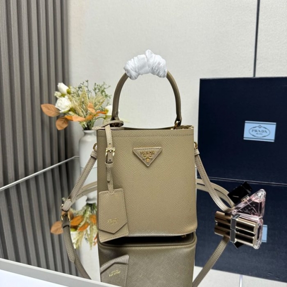 PRADA 1BA217 レザー ゴールド、プリント 斜め掛けバッグ、ショルダーバッグ、バケツバッグ クラシック、ミニ 18x17x10cm サイズ:18x17x10cm PRADA 1BA217 レザー ゴールド、プリント 斜め掛けバッグ、ショルダーバッグ、バケツバッグ クラシック、ミニ 18x17x10cm サイズ:18x17x10cm