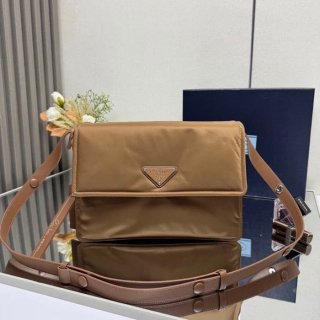 PRADA 1BD255 キルティングナイロンメッセンジャー 中 サイズ:30x21.5x12cm PRADA 1BD255 キルティングナイロンメッセンジャー 中 サイズ:30x21.5x12cm