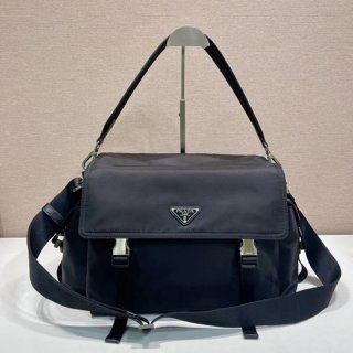 PRADA 2VD082 エクスプローラーナイロンメッセンジャー サイズ:42x22x20cm