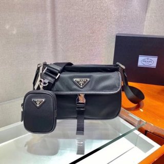 PRADA 2VH133 サフィアーノレザーメッセンジャー 3in1 サイズ:22x16cm PRADA 2VH133 サフィアーノレザーメッセンジャー 3in1 サイズ:22x16cm