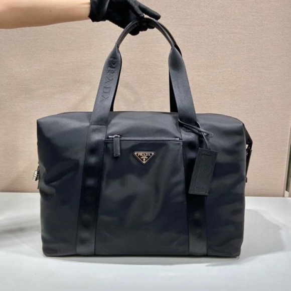 PRADA 2VC796 ナイロントラベルバッグ サイズ:44.5x40x24cm PRADA 2VC796 ナイロントラベルバッグ サイズ:44.5x40x24cm