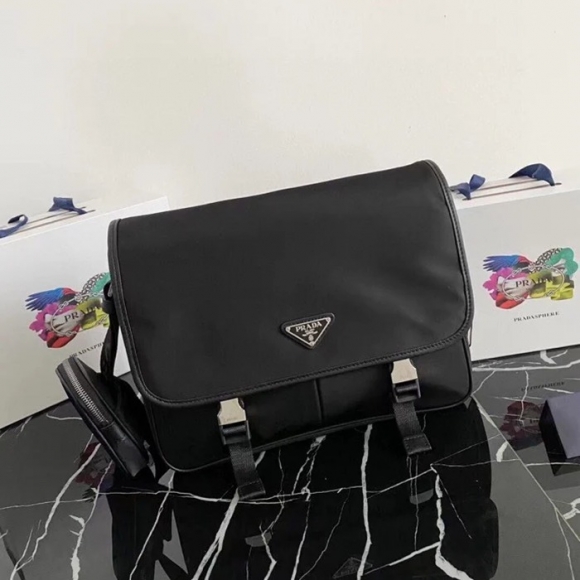 PRADA 2VD768B ナイロンフラップ斜め掛け サイズ:32x24x12cm PRADA 2VD768B ナイロンフラップ斜め掛け サイズ:32x24x12cm