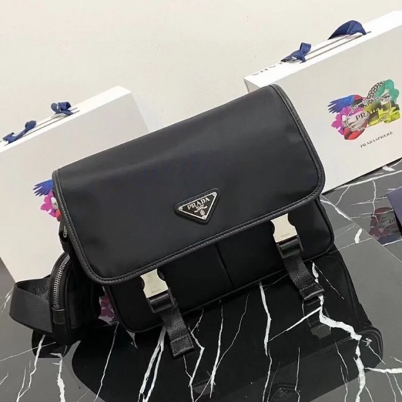 PRADA 2VD769B ナイロンフラップ斜め掛け 中 サイズ:26x20x10cm PRADA 2VD769B ナイロンフラップ斜め掛け 中 サイズ:26x20x10cm