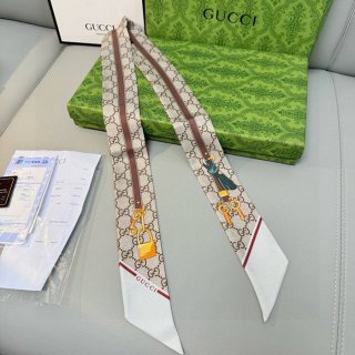 グッチ 馬銜口モチーフ。GGロゴ。ツイリーシルクスカーフ。両面100%シルク 5X120cm グッチ 馬銜口モチーフ。GGロゴ。ツイリーシルクスカーフ。両面100%シルク 5X120cm