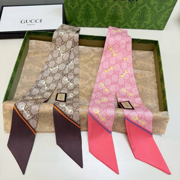 グッチ 馬銜口モチーフ。GGロゴ。ツイリーシルクスカーフ。両面100％シルク 5X86cm