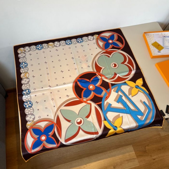 ルイ ヴィトン デュアリティシルクスカーフ 90 x 90cm ルイ ヴィトン デュアリティシルクスカーフ 90 x 90cm