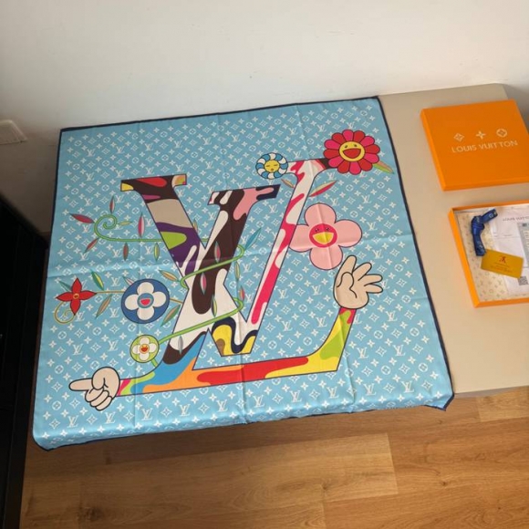 ルイ ヴィトン 新作村上隆コレクションスカーフ 90 x 90cm ルイ ヴィトン 新作村上隆コレクションスカーフ 90 x 90cm