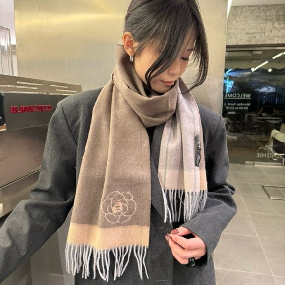 シャネル 100%プレミアムカシミヤスカーフ 30x180cm シャネル 100%プレミアムカシミヤスカーフ 30x180cm