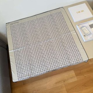 ディオール 新作90cmシルクスカーフ 90x90cm ディオール 新作90cmシルクスカーフ 90x90cm
