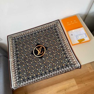 ルイ ヴィトン 新作スカーフ 90 x 90cm ルイ ヴィトン 新作スカーフ 90 x 90cm