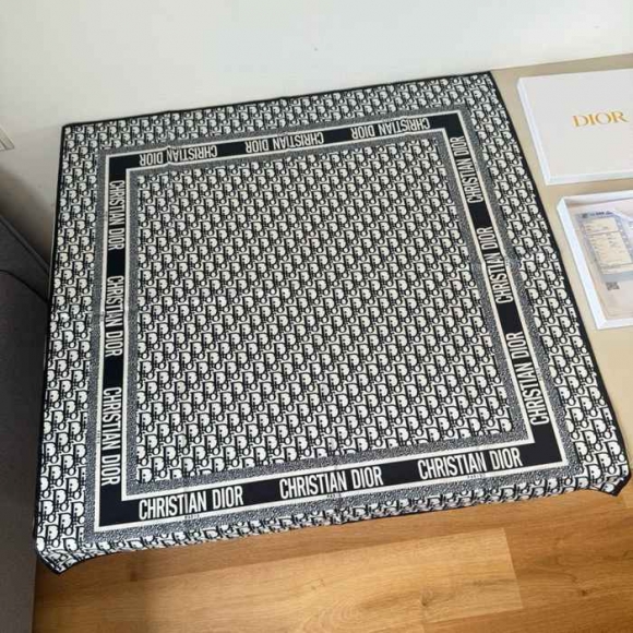 ディオール クラシックプリントスカーフ 90x90cm ディオール クラシックプリントスカーフ 90x90cm