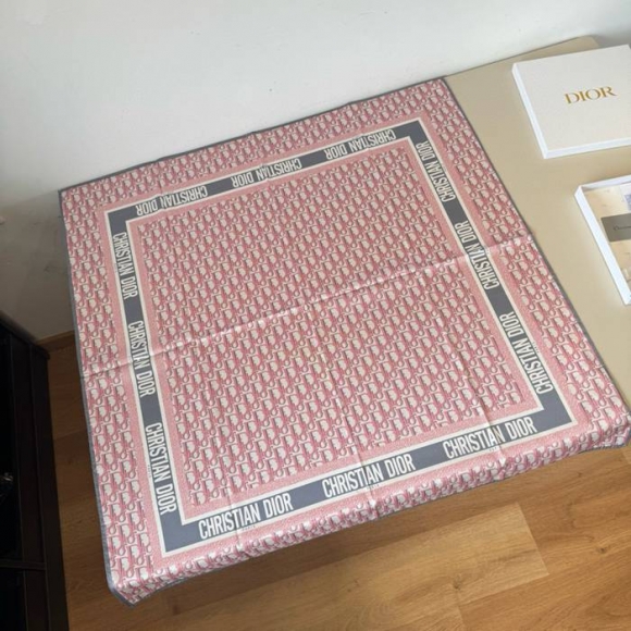 ディオール クラシックプリントスカーフ 90x90cm ディオール クラシックプリントスカーフ 90x90cm