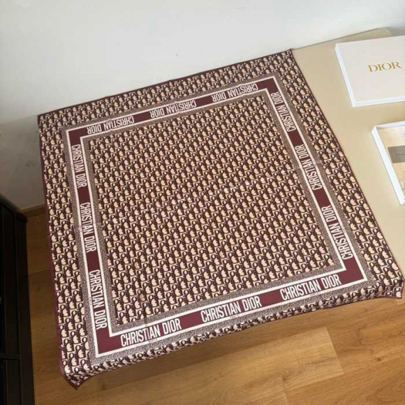 ディオール クラシックプリントスカーフ 90x90cm ディオール クラシックプリントスカーフ 90x90cm