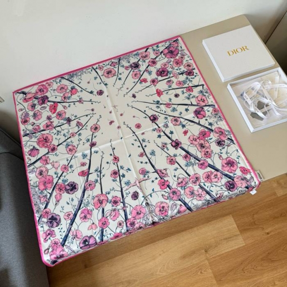 ディオール フラワースカーフ 90x90cm ディオール フラワースカーフ 90x90cm