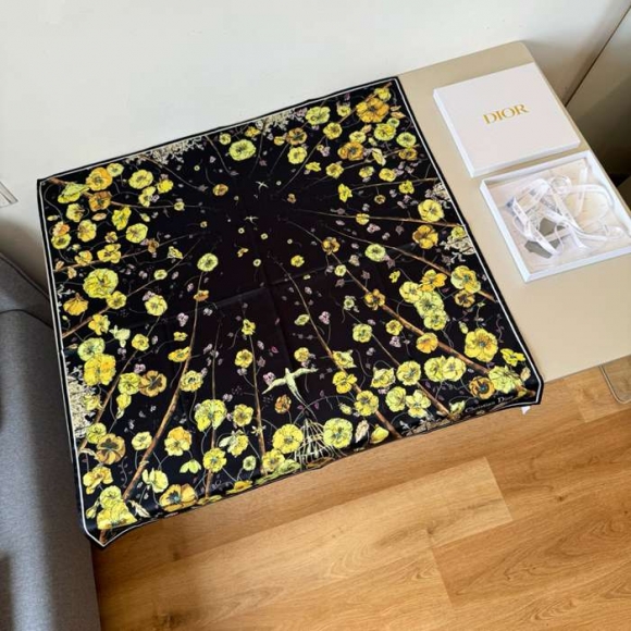 ディオール フラワースカーフ 90x90cm ディオール フラワースカーフ 90x90cm