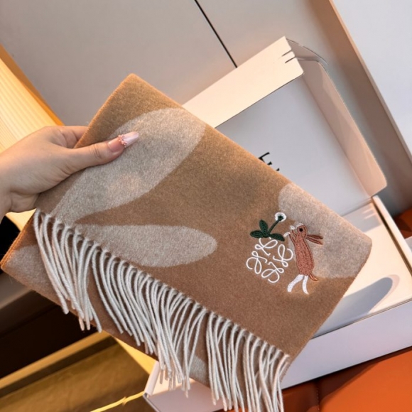 ロエベ めったに見ない優しい色合い。両面配色 30 x 180cm ロエベ めったに見ない優しい色合い。両面配色 30 x 180cm