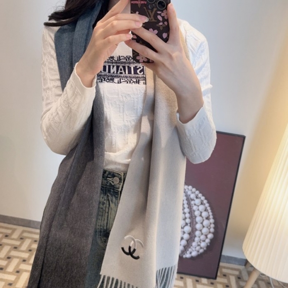 シャネル めったに見ない優しい色合い。グラデーション 35 x 180cm シャネル めったに見ない優しい色合い。グラデーション 35 x 180cm