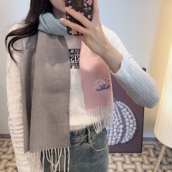 シャネル めったに見ない優しい色合い。グラデーション 35 x 180cm シャネル めったに見ない優しい色合い。グラデーション 35 x 180cm