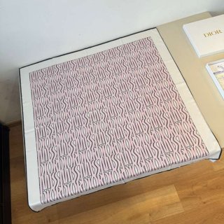ディオール 新作90cmシルクスカーフ 90x90cm ディオール 新作90cmシルクスカーフ 90x90cm