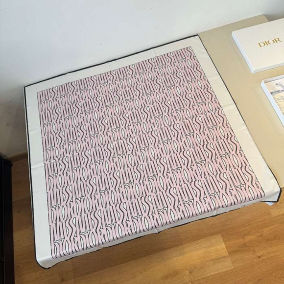 ディオール 新作90cmシルクスカーフ 90x90cm ディオール 新作90cmシルクスカーフ 90x90cm