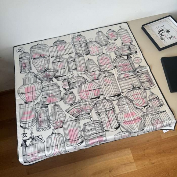 シャネル オリジナル90cmシルクスカーフ。鳥籠柄 90X90cm シャネル オリジナル90cmシルクスカーフ。鳥籠柄 90X90cm
