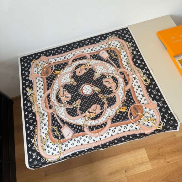 ルイ ヴィトン 新作シルクスカーフ 90X90cm ルイ ヴィトン 新作シルクスカーフ 90X90cm